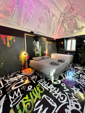 Capsule WTF artistique Jacuzzi Cinema arcade de jeux